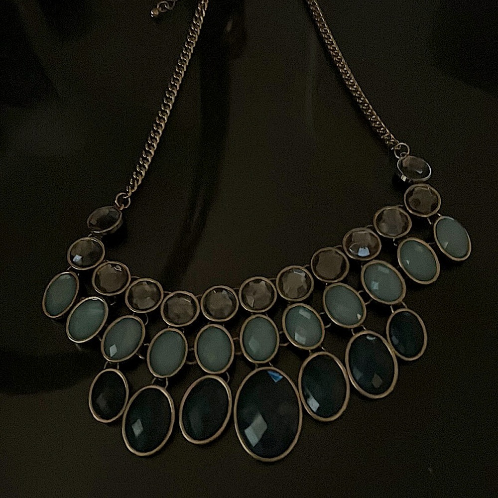 Statement necklace! 💙💎💚